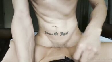 眼镜大奶妹子 被无套输出 这哥们操逼速度真猛 哪个妹子会不爽 唯快不破 内射一骚逼